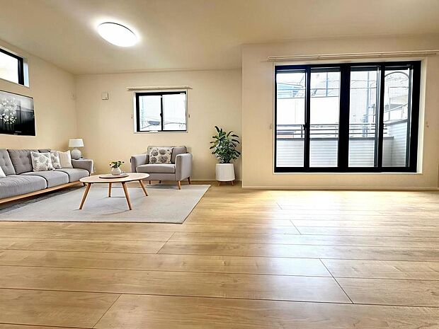 西武池袋線「富士見台」駅まで徒歩1分。全居室南向きの陽当たり良好な住まいです。※CG加工済