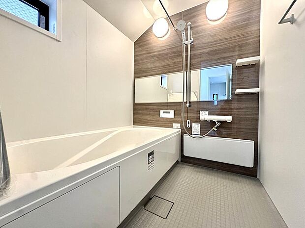 清潔感のある浴室。1日の疲れをゆっくりと癒してくれる空間です。