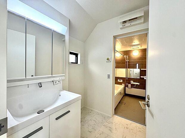 洗面室の収納量や洗面台の仕様など、写真では判らないことはお気軽にお尋ねください。