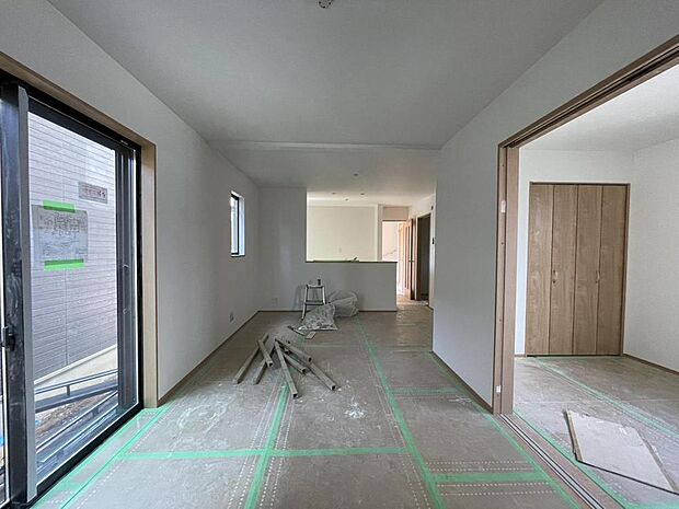 生活のメインスペースとなるLDKは、開放感のある空間。キッチンは対面式で、LDと一体感があります。