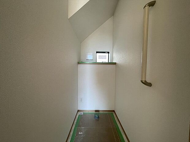 写真と現地では広さや明るさの感じ方が異なります。実際に足をお運びいただき、ご体感ください。