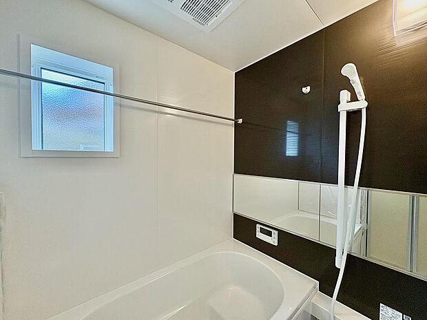 お子様と遊びながら、のんびり入浴することもできそうなバスタブです。