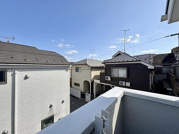 仕事や家事の合間の休憩に、外の景色を眺めればリフレッシュにもなりそうです。