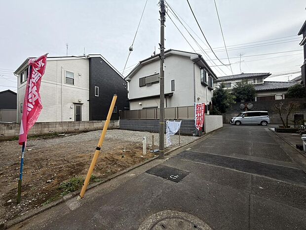 周囲には既に建物が建っているので、実際の採光状況等を考慮した設計が可能です。