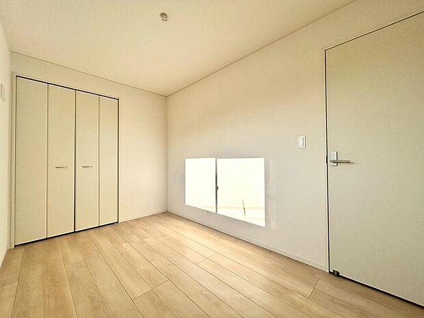 クローゼットが備え付けられているため、スペースを有効的に使えます。