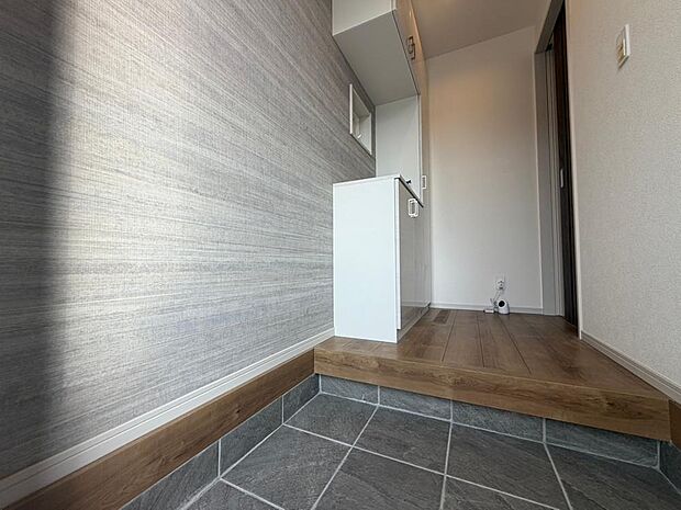 ご家族や来訪者を迎える玄関。お好みのインテリアで、個性を演出してみてはいかがでしょうか。