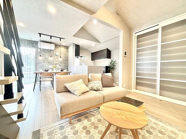 どのような家具を置きたいか、どのようなテイストにしたいかなど、ご家族で相談しながらご見学ください。