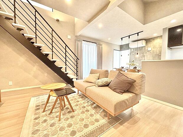 ご家族の写真やお子様の絵を飾り、お気に入りの空間をおつくりください。