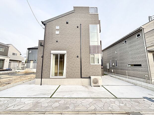 日当たりのよいLDKや収納豊富な住まい等、ご家族のライフスタイルに合った理想の1邸を。