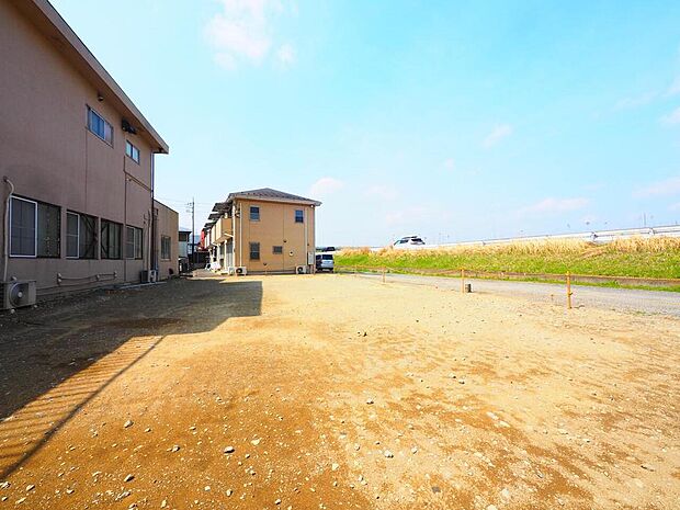 現地だけではなく、周辺の施設・道路など、生活するにあたって重要なポイントも併せてご案内可能です。