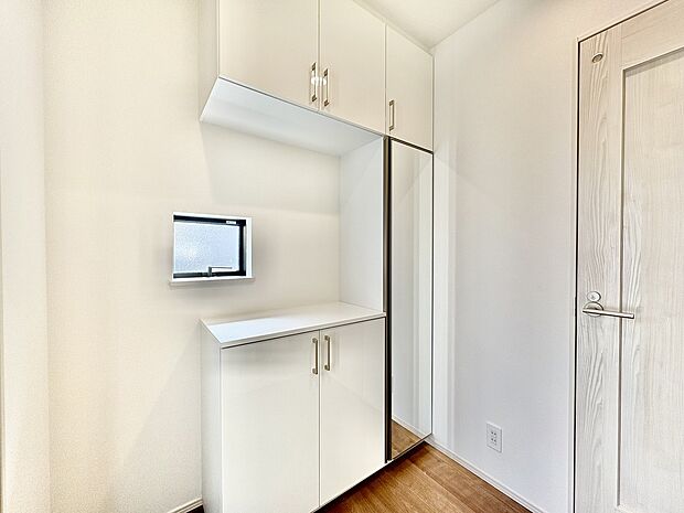 玄関にシューズボックスがあるため、散らかりがちな玄関周りもすっきりと綺麗な空間を保てます。