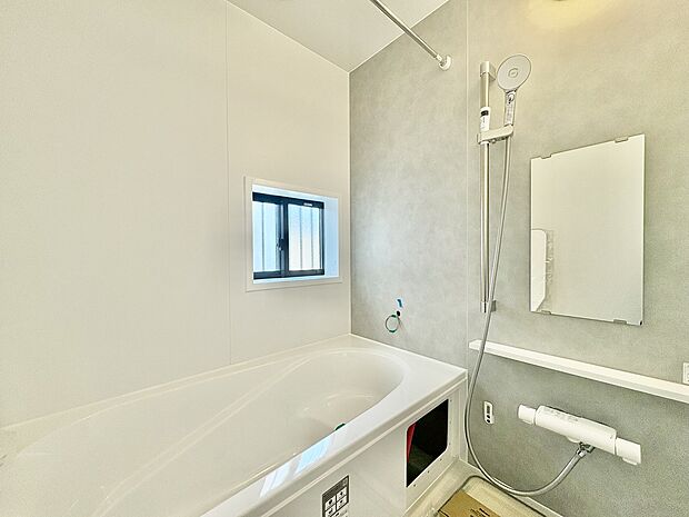 清潔感のある浴室。1日の疲れをゆっくりと癒してくれる空間です。