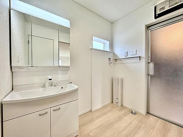 洗面室の収納量や洗面台の仕様など、写真では判らないことはお気軽にお尋ねください。