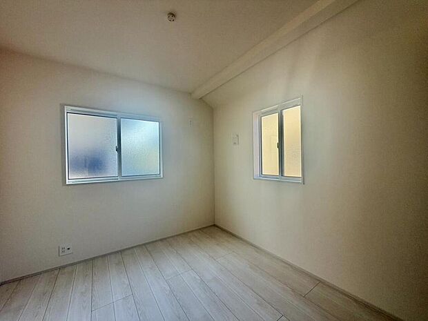 様々なテイストのインテリアと相性の良い、シンプルな内装です。お好みのお部屋作りが楽しめます。