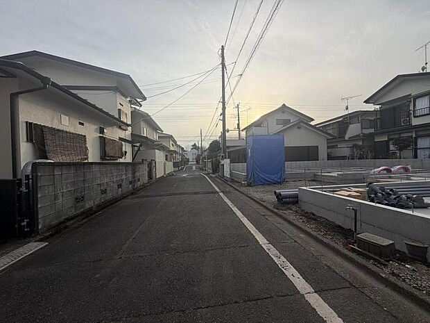 スーパーなどの買い物施設も近くに揃い、快適ライフを彩るロケーションです。