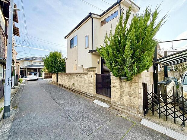 現地周辺にはすでに建物が建っていますので、実際の日当たりや隣地との間隔などを考慮することが可能です。