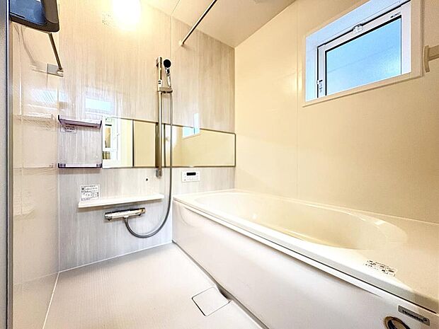 清潔感あるバスルーム。ゆっくりと湯船に浸かり、一日の疲れを癒やしていただけます。