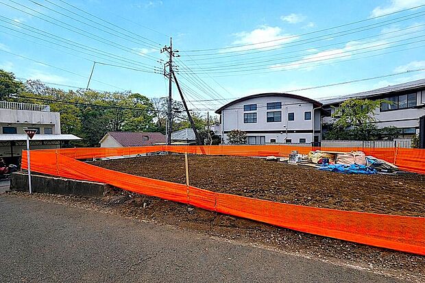 周囲には既に建物が建っているので、実際の採光状況等を考慮した設計が可能です。