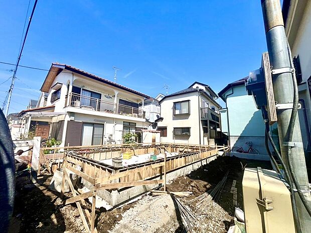 スーパーなどの買い物施設も近くに揃い、快適ライフを彩るロケーションです。