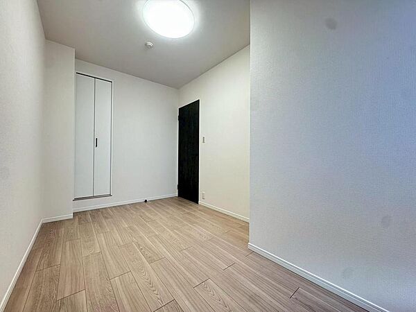 お好みの家具を置いたり、小物を飾り、お気に入りの空間づくりが楽しめそうです。