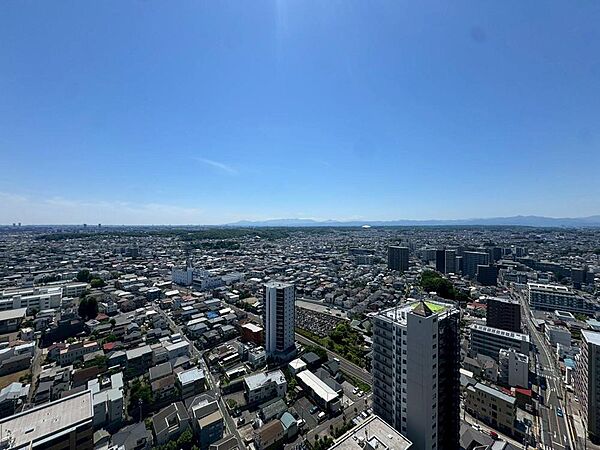 現地から、昼と夜で違った雰囲気の景色を楽しむことができます。