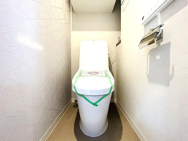 清潔感があるトイレです。仕様の詳細など、気になることはお気軽にお尋ねください。