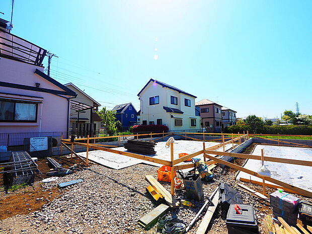 設計士の想いが詰まった、工夫ある住まいです。ご家族皆様揃って、ぜひご見学ください。