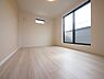 寝室：生活スタイルに合わせて、お子様部屋、寝室、テレワーク室など様々な用途で使用できます。