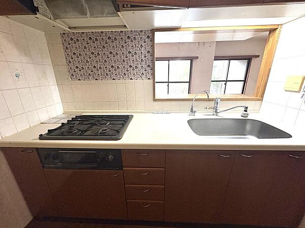 新しいお住まいのキッチンで、休日は家族でお料理を楽しむ時間が増えそうです。