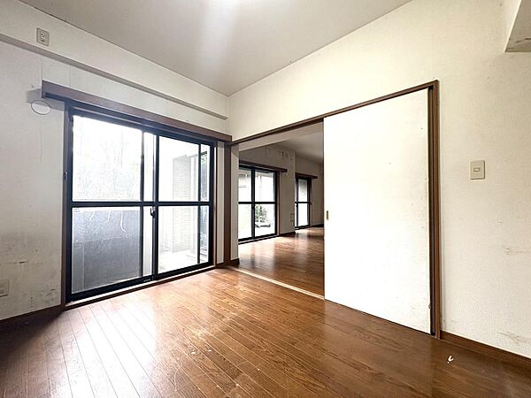 お好みの家具を置いたり、小物を飾り、お気に入りの空間づくりが楽しめそうです。