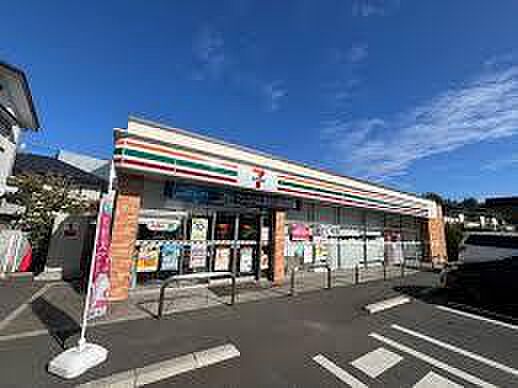セブンイレブン三鷹富士見通り店まで約524m