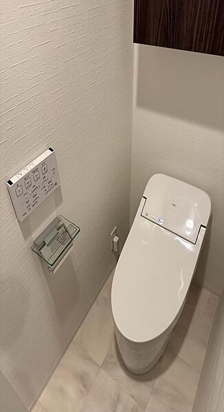 温水洗浄便座が備わっており、毎日快適にご使用いただけます。