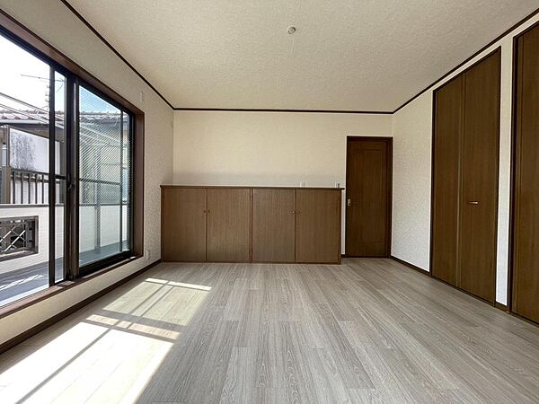 様々なテイストのインテリアと相性の良い、シンプルな内装です。お好みのお部屋作りが楽しめます。