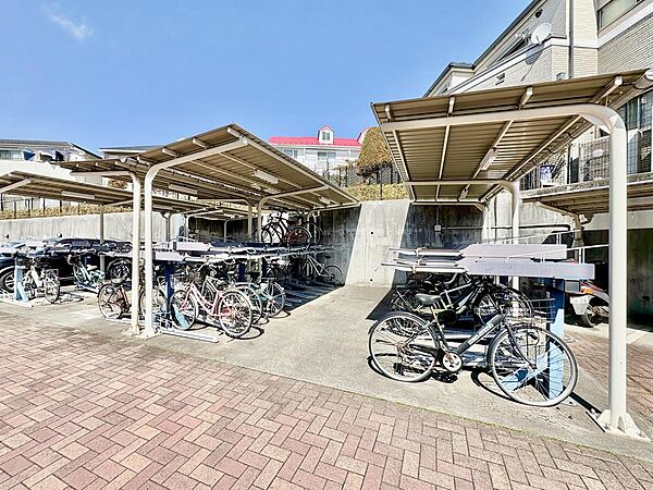 屋根付きの駐輪場です。※最新の空き状況などはお問い合わせください。