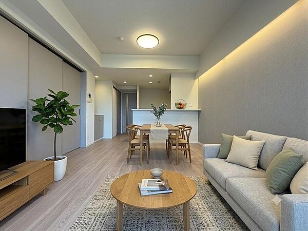 室内リフォーム実施、綺麗な室内で気持ちよく新生活をスタートできます。※バーチャル加工を施しています。