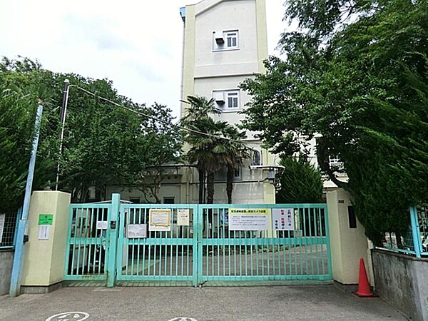 杉並区立西田小学校まで約711m