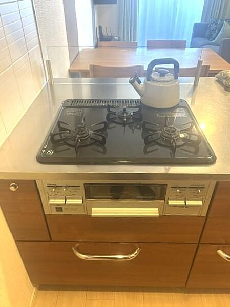 綺麗なキッチンは家事も捗りそうです。ぜひお子様と一緒に、お料理やお菓子作りを楽しんでください。