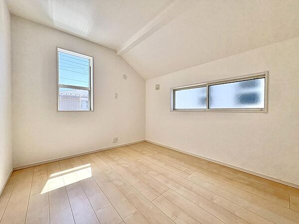 様々なテイストのインテリアと相性の良い、シンプルな内装です。お好みのお部屋作りが楽しめます。