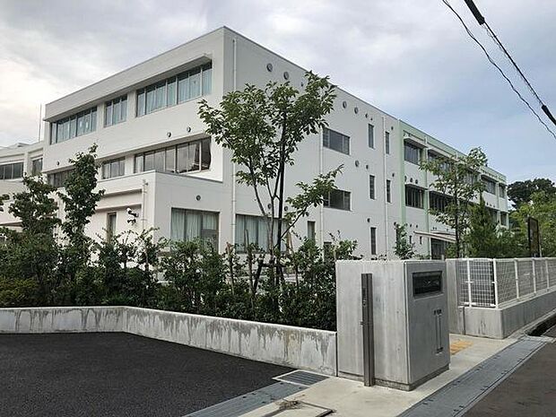 日野市立日野第二中学校まで約908m