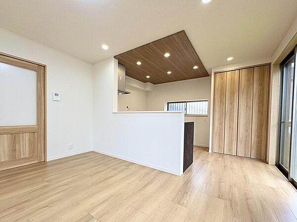 お住まいの中心のLDKは、自然とご家族が集まる癒しの空間です。