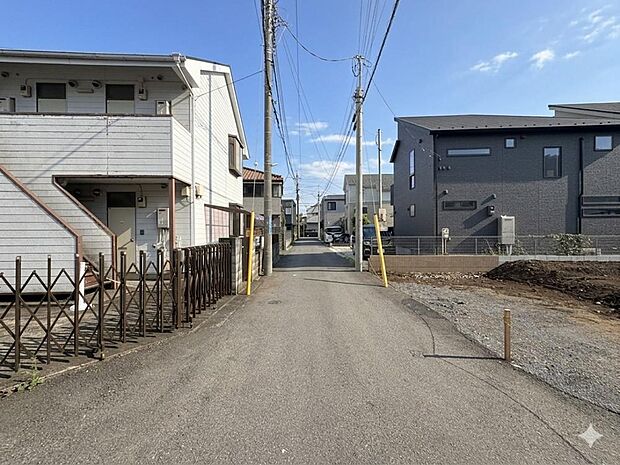 坂道の少ない平坦地エリアで自転車での移動もしやすい環境です。※バーチャル加工を施しています。