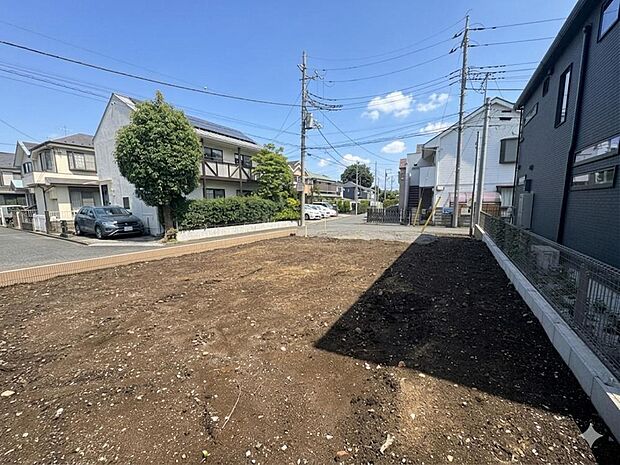 スーパー・公園が徒歩圏内◎ファミリー層にもおすすめの住環境です。※バーチャル加工を施しています。