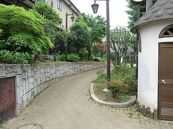 目白四丁目児童遊園まで約292m