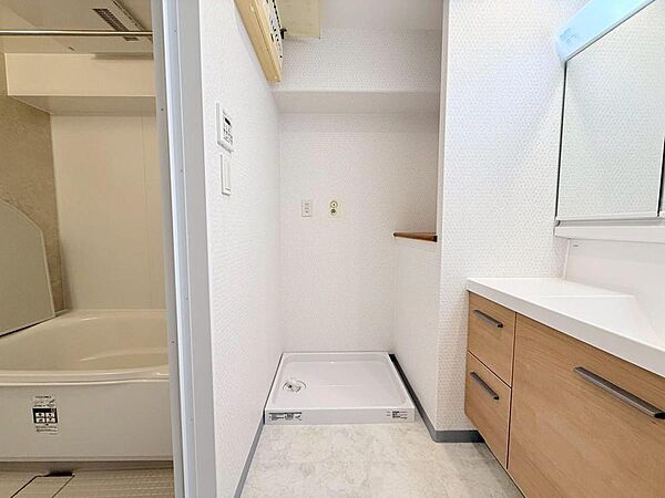 清潔感がある空間は、朝の身支度も気持ちよく行えそうです。