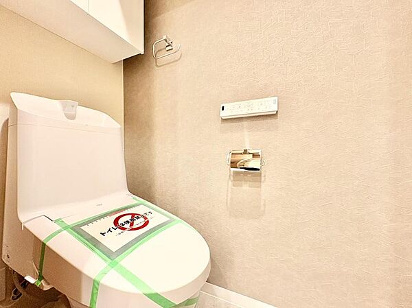 清潔感があるトイレです。仕様の詳細など、気になることはお気軽にお尋ねください。