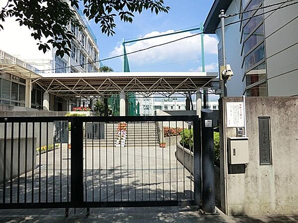 新宿区立落合第二中学校まで約875m
