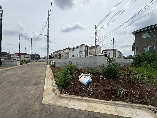 ご希望のエリアや間取りに合わせて、当社なら他にも多数ご紹介可能です。お気軽にお問い合わせください。