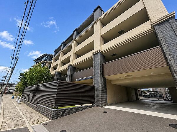 周辺の買い物施設、教育施設などの情報もご案内させていただきます。※バーチャル加工を施しています。