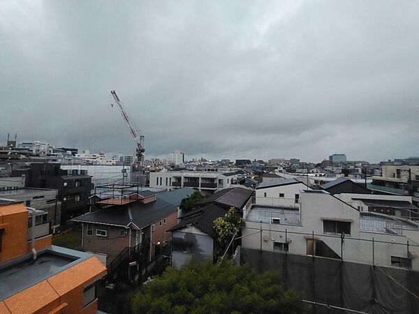 現地から、昼と夜で違った雰囲気の景色を楽しむことができます。