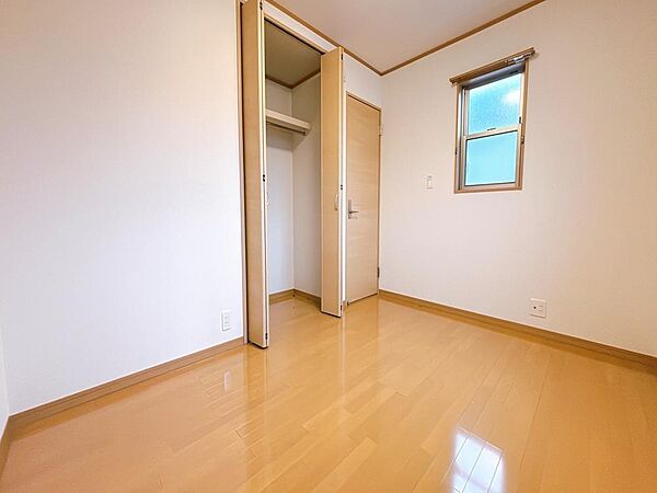 「洋室/約6.0帖」全居室振分タイプが採用されています。独立性が高く、ご家族それぞれの時間を大切にできます。読書や勉強も集中して取り組めそうです。